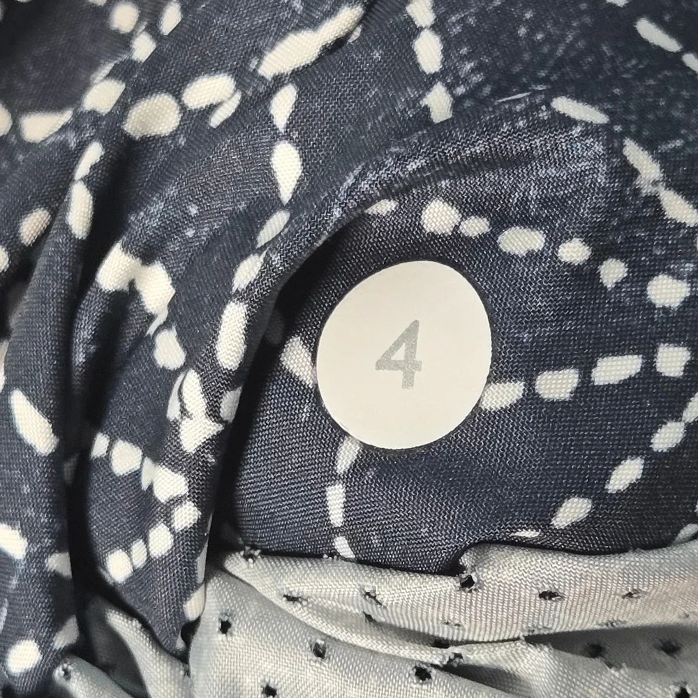 Lululemon Navy Blue Geometric Starburst Half Zip Windbreaker Jacket Size 4